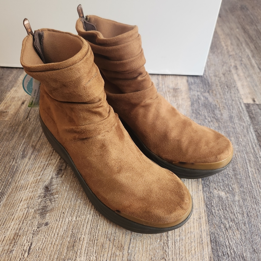 BZees Zizzle Slouch Tan Microfiber Cushioned Arch Sole Ankle Boots  Sz 11